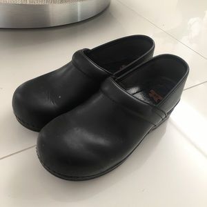 Dansko XP Slip-Resistant Clogs size 10/40